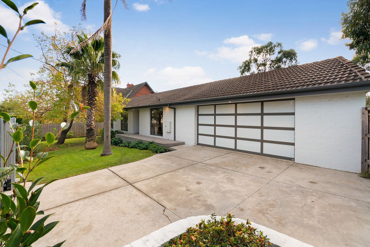 3 bedrooms House in 2 Tern Grove MOUNT ELIZA VIC, 3930