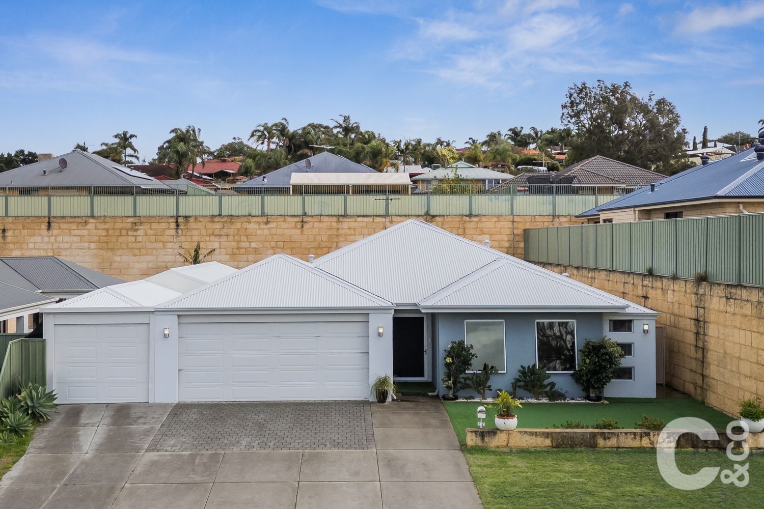5 bedrooms House in 17 Campden Loop PARMELIA WA, 6167