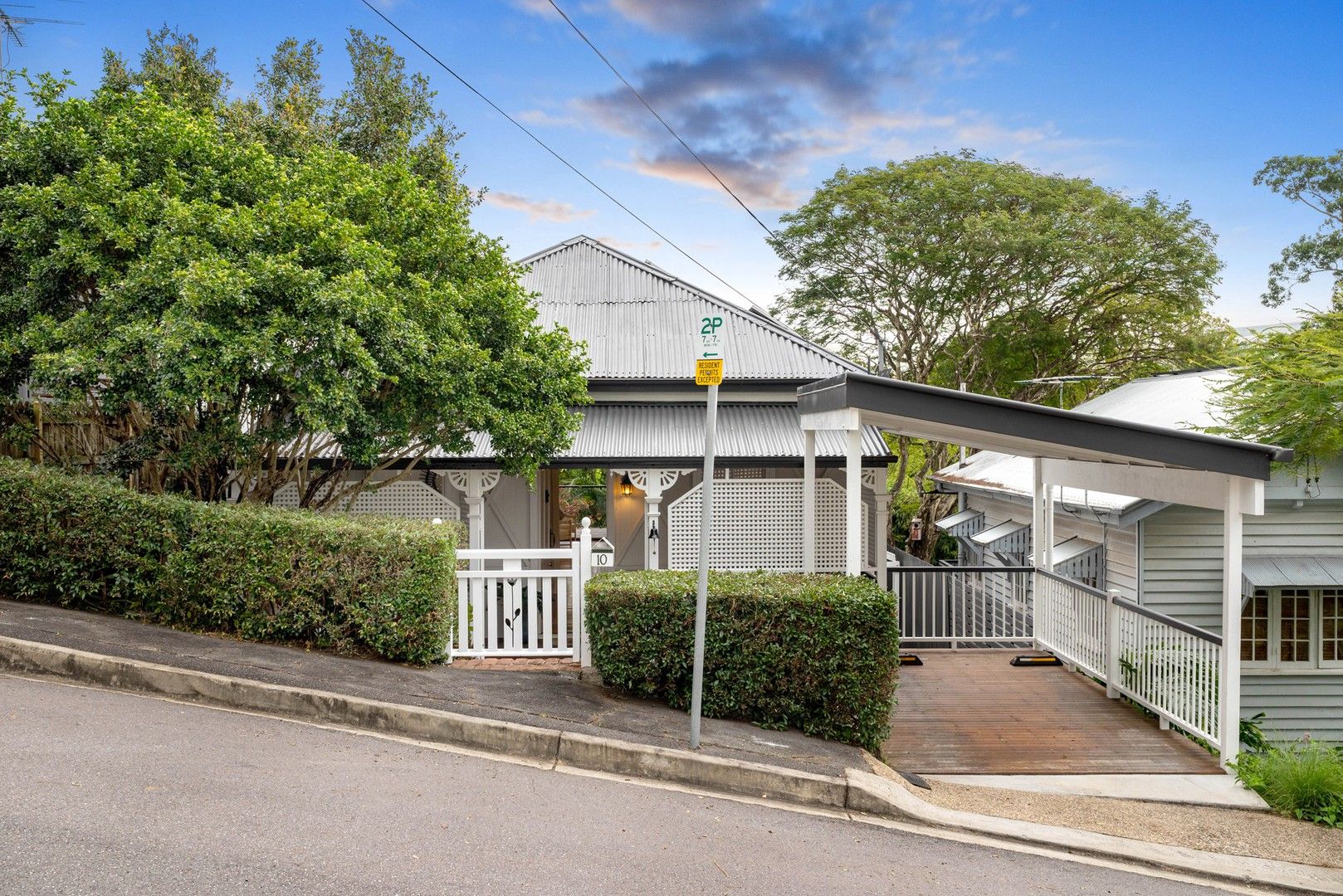 3 bedrooms House in 10 Harriet Street RED HILL QLD, 4059