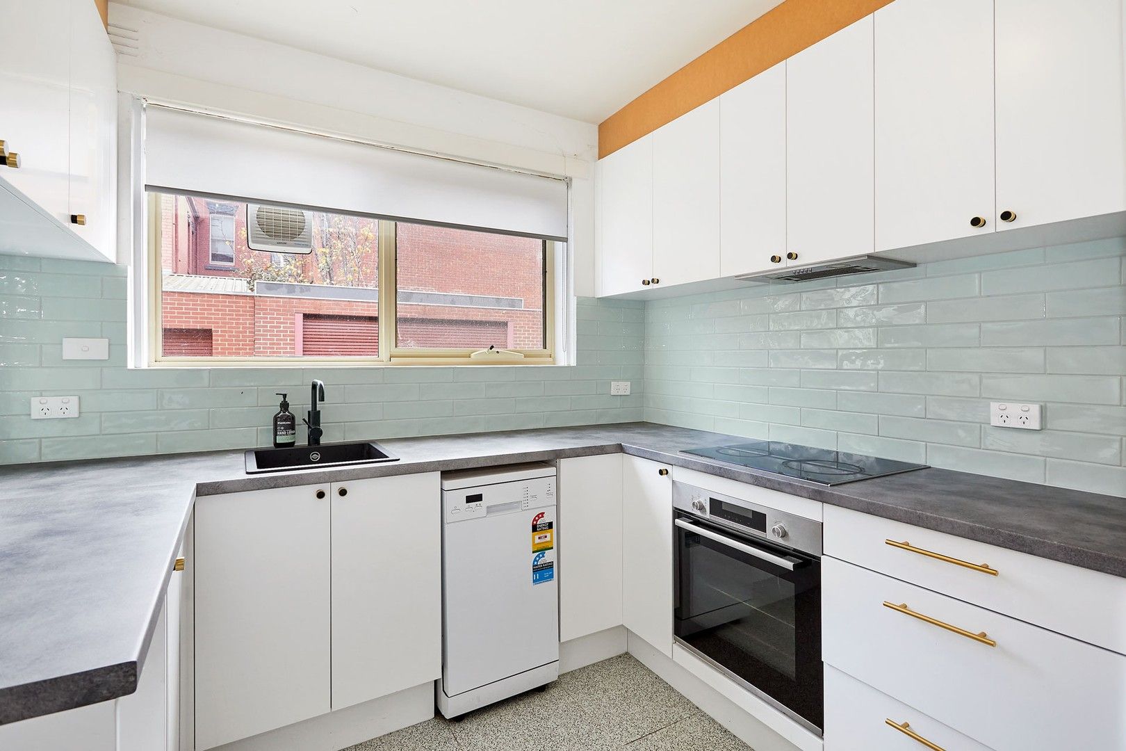 2 bedrooms Apartment / Unit / Flat in 2/23 Park Street ST KILDA WEST VIC, 3182