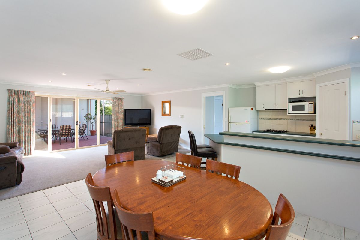 4 Curragh Court, Invermay Park VIC 3350, Image 2