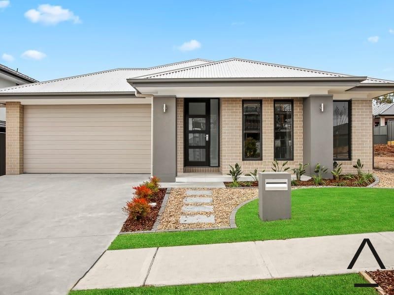 4 bedrooms House in 39 Waterlily Street DENHAM COURT NSW, 2565