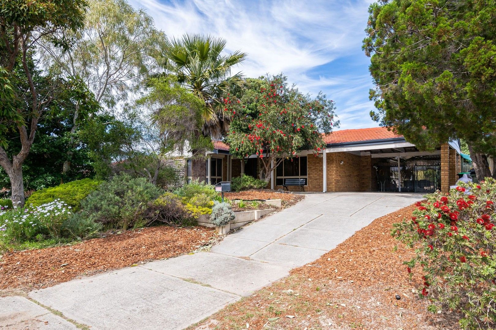 5 bedrooms House in 80 Pinnaroo Drive PADBURY WA, 6025