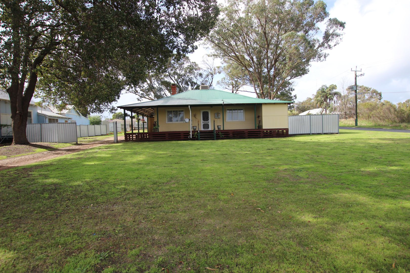 42 Fouracre St, Waroona WA 6215, Image 1