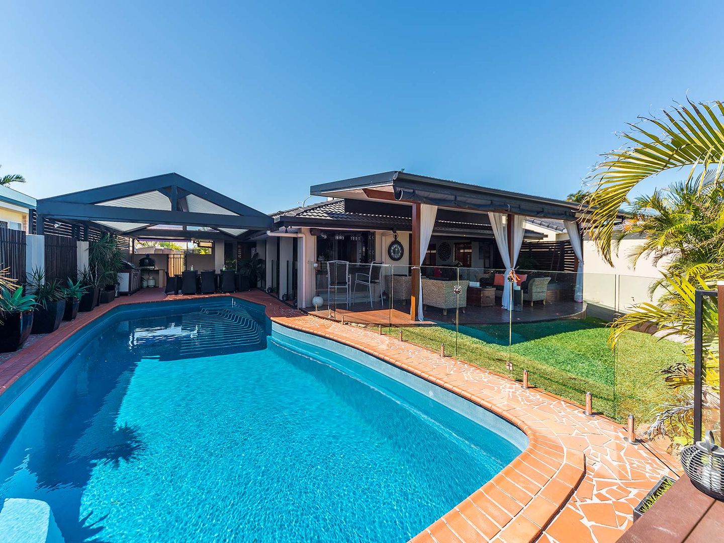 8 oxley drive paradise point