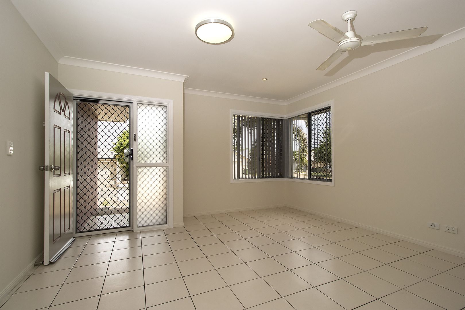 12 Birdwing Court, Douglas QLD 4814, Image 2