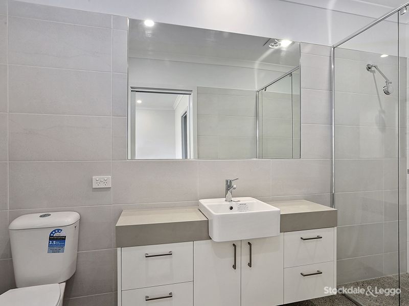 2/7 Thrums Court, Hamlyn Heights VIC 3215, Image 2