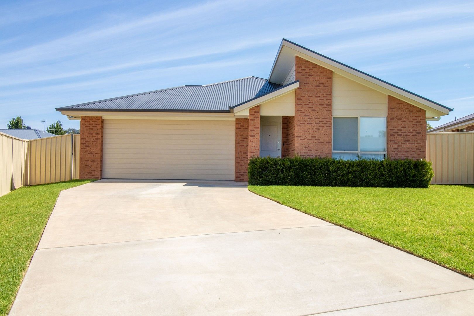 4 bedrooms House in 9 Lea Court LAVINGTON NSW, 2641