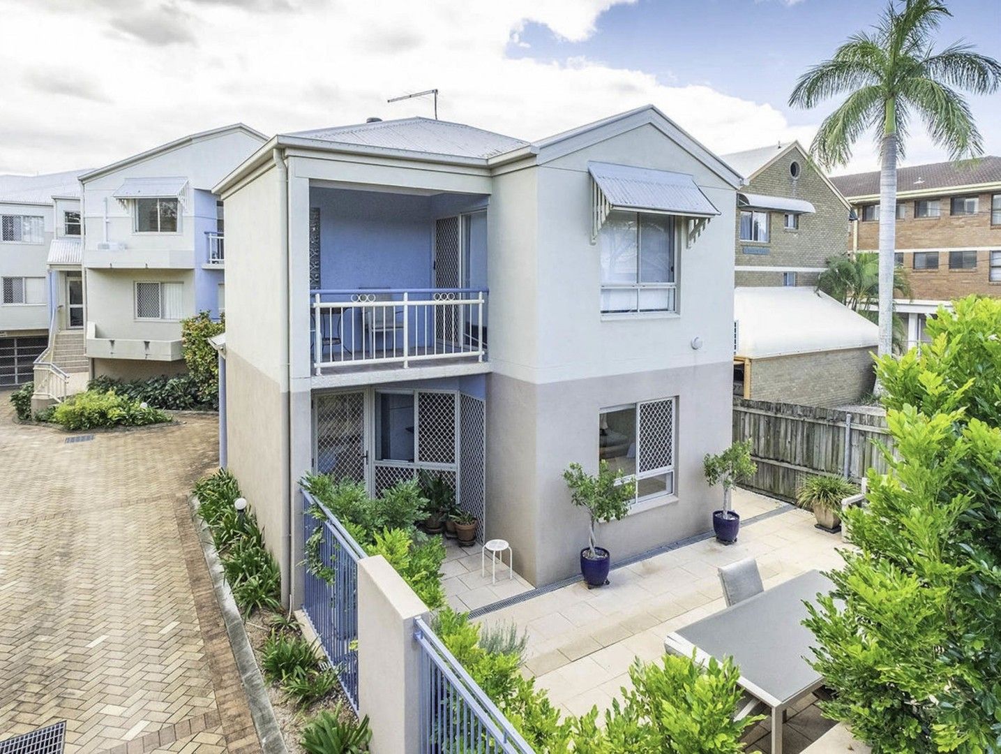2 bedrooms Townhouse in 2/29 Crown Street HOLLAND PARK WEST QLD, 4121