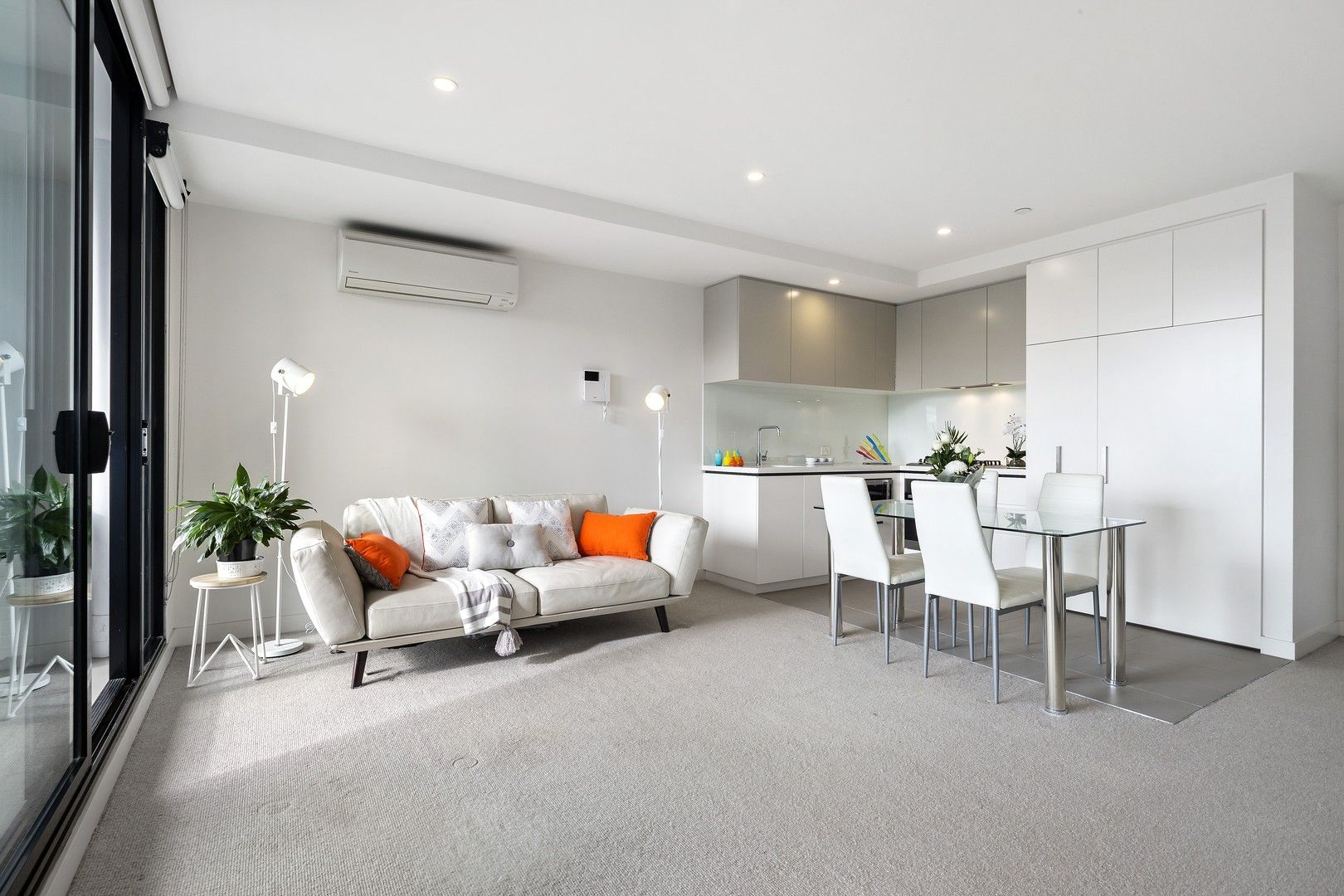 2 bedrooms Apartment / Unit / Flat in 407/120 High Street PRAHRAN VIC, 3181