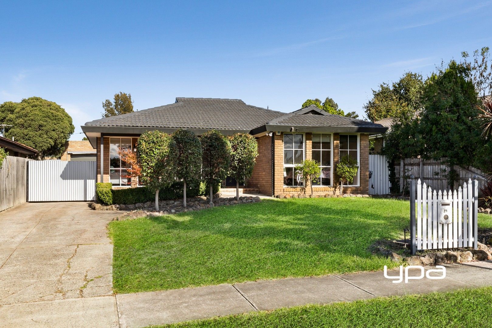 3 bedrooms House in 21 Heysen Drive SUNBURY VIC, 3429