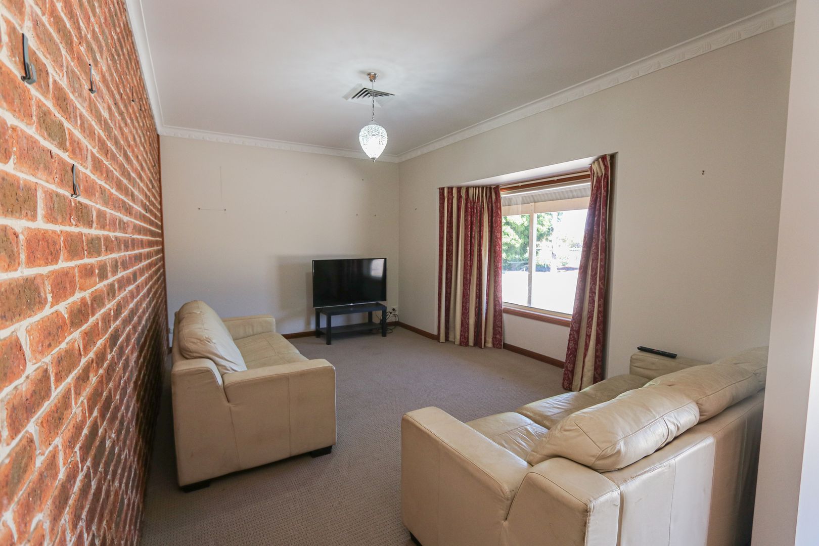 89 Centenary Drive, Wyalong NSW 2671, Image 2