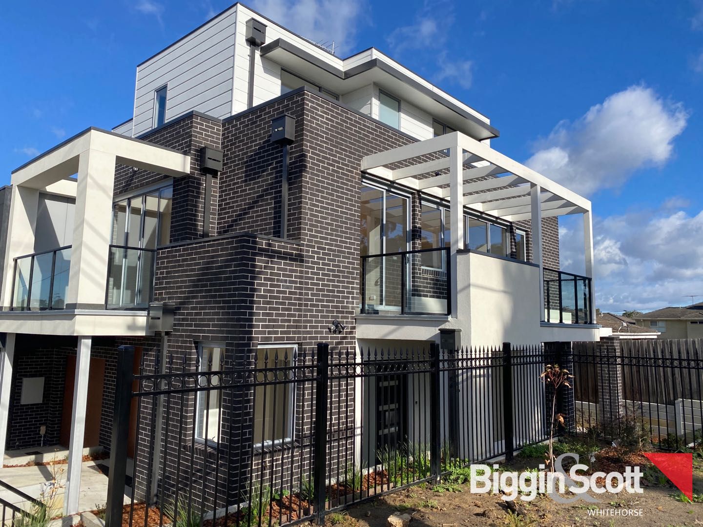 3 bedrooms Townhouse in 2/238 Manningham Rd TEMPLESTOWE LOWER VIC, 3107