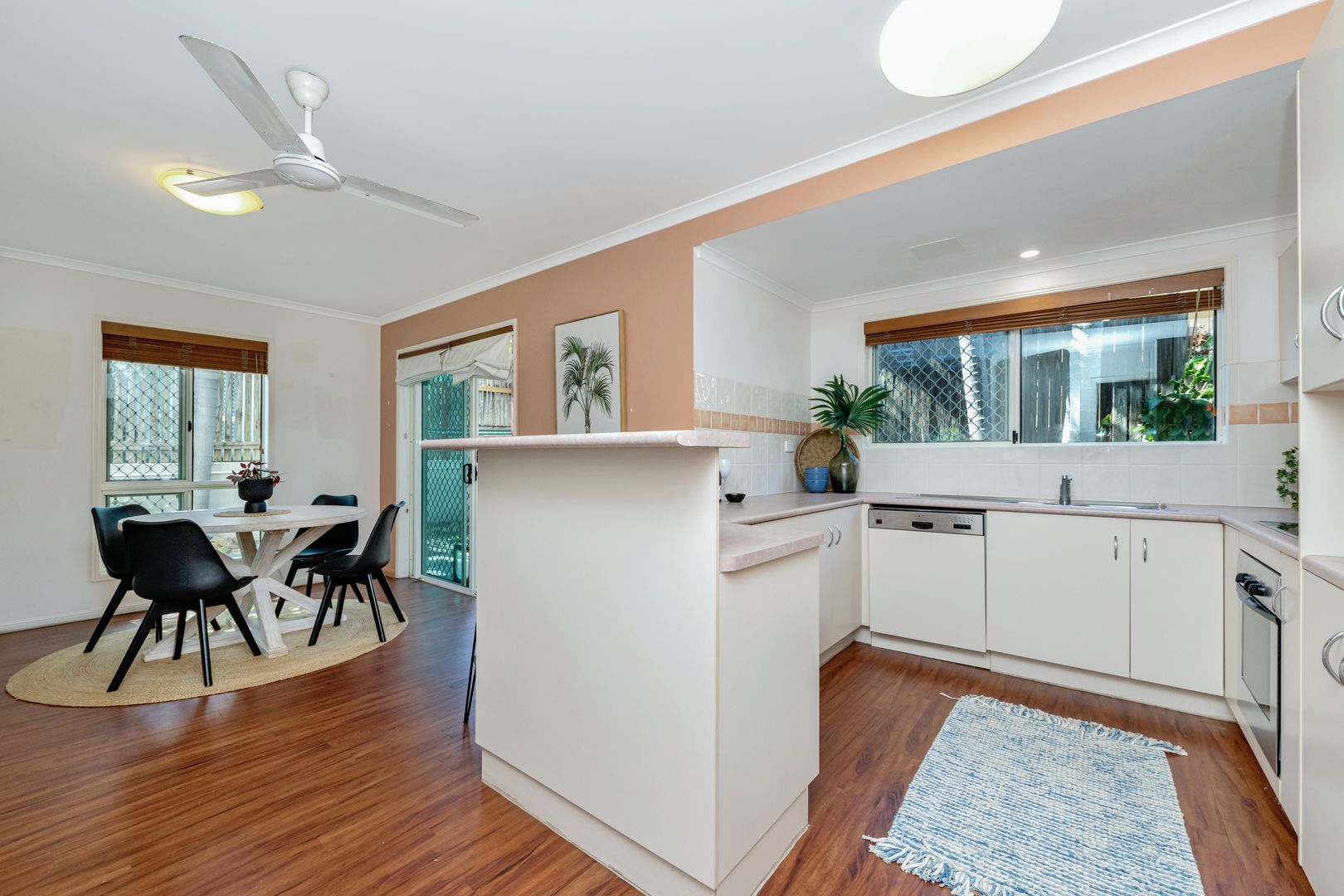 2/27 Garrick Street, West End QLD 4810, Image 2