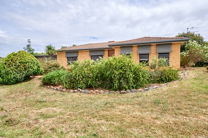 3 bedrooms House in 37 Merinda Crescent KOORINGAL NSW, 2650