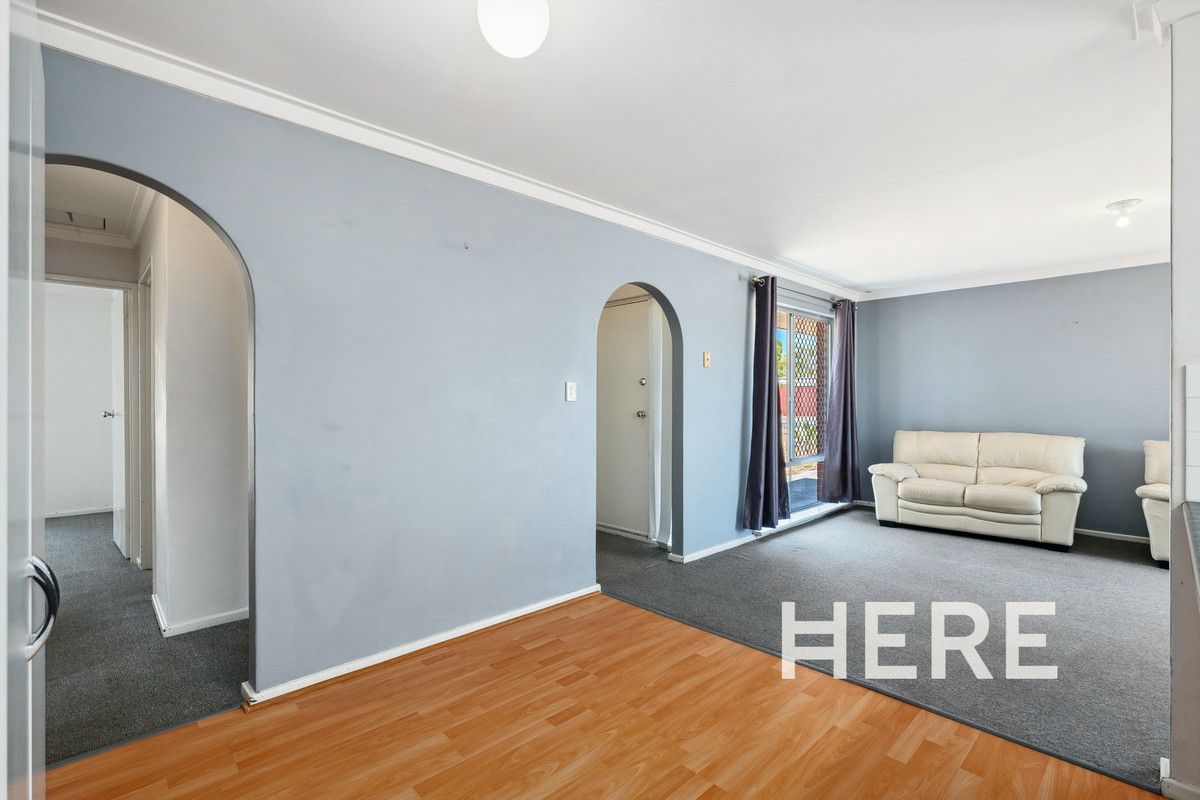 3 bedrooms House in 38 Morgan Way GIRRAWHEEN WA, 6064