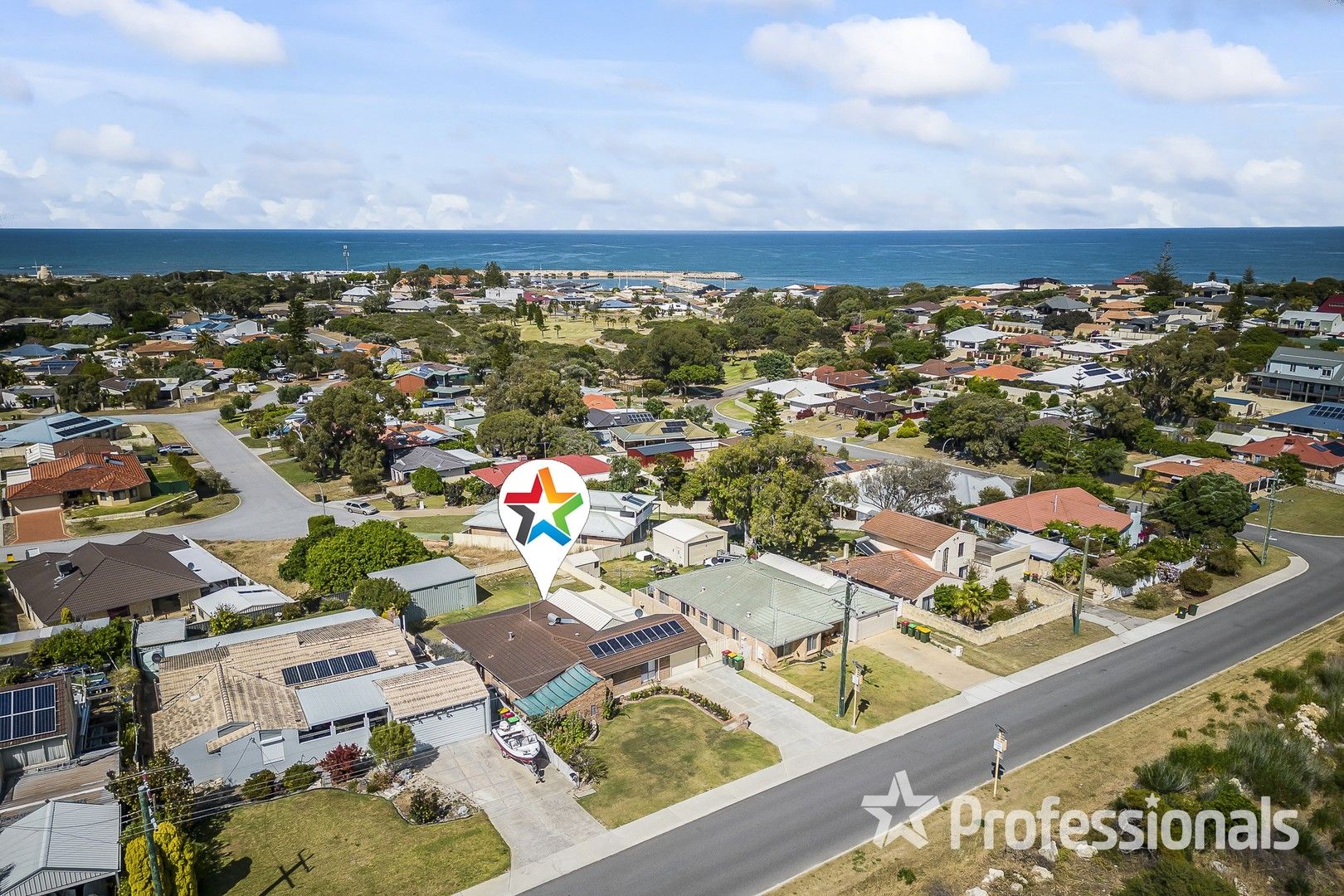 3 bedrooms House in 32 Damepattie Drive TWO ROCKS WA, 6037