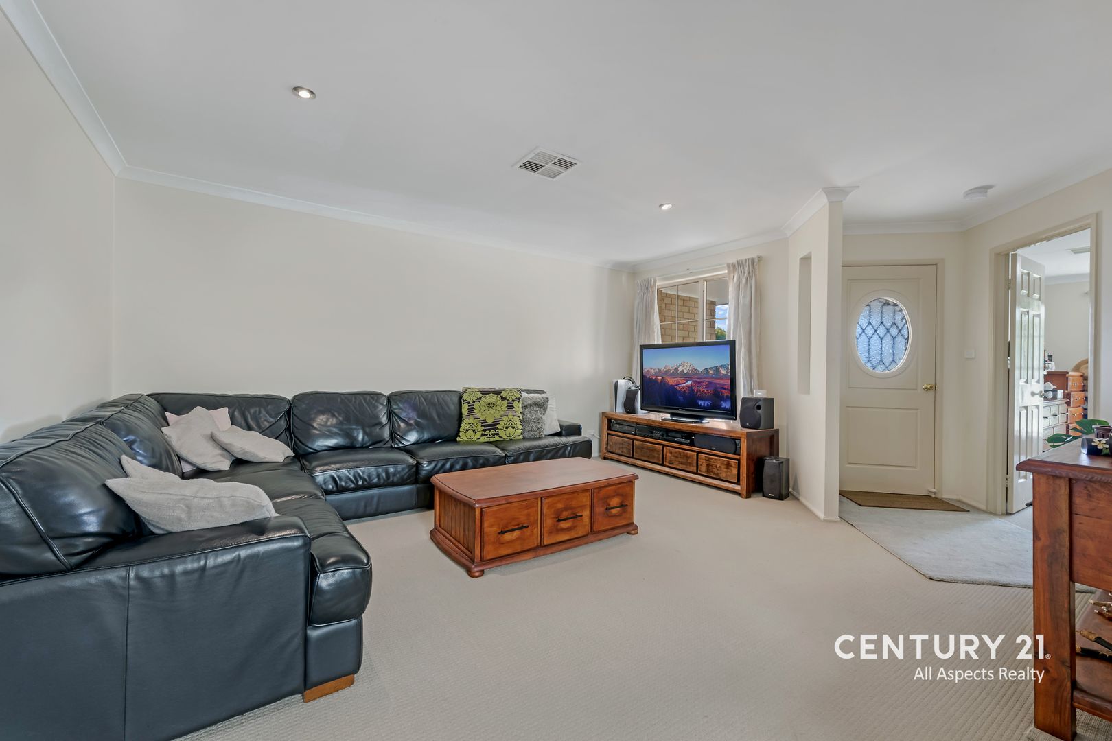 9 Thompson Crescent, Glenwood NSW 2768, Image 2