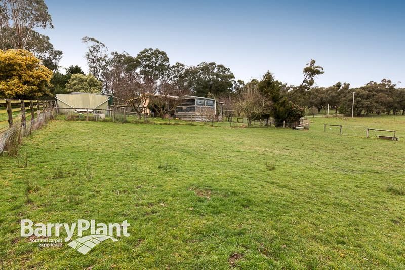 11 Coopers Road, MACCLESFIELD VIC 3782, Image 2