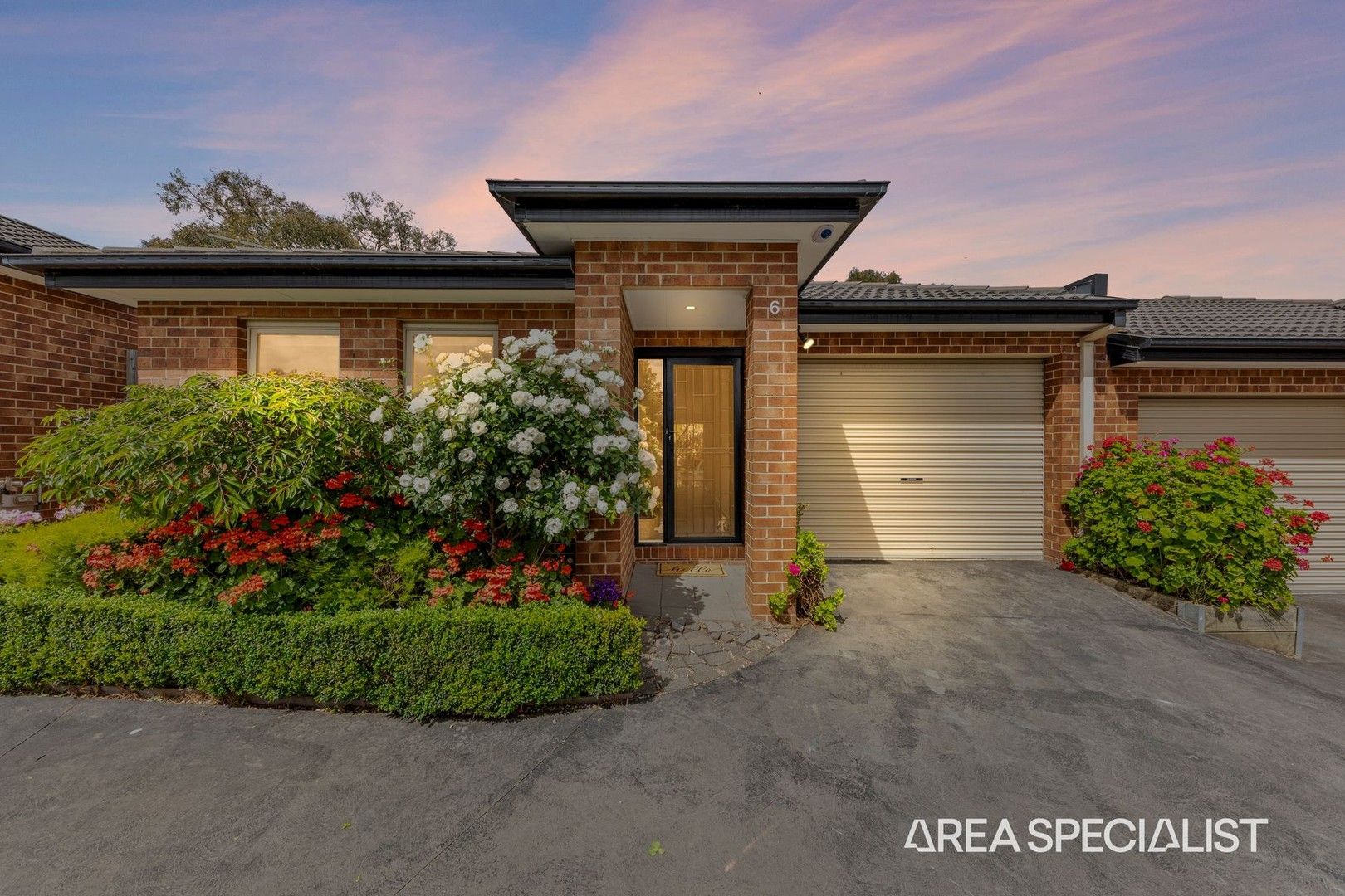 2 bedrooms Apartment / Unit / Flat in 6/1-5 Meaby Drive PAKENHAM VIC, 3810