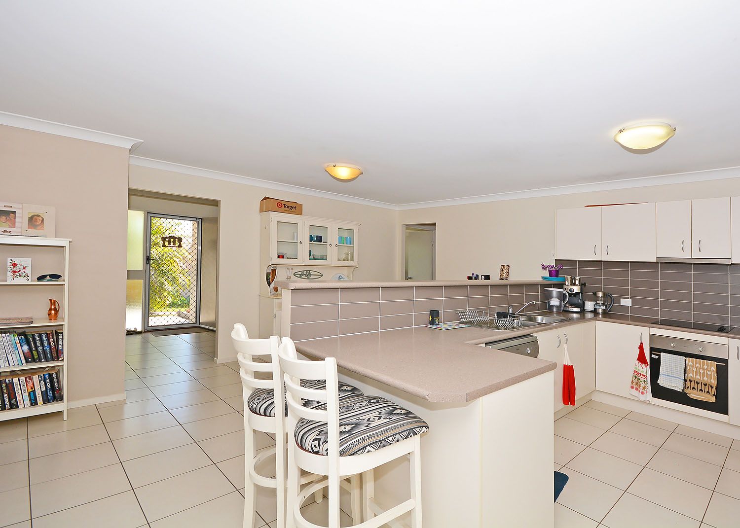 11 Peat Court, Nikenbah QLD 4655, Image 1