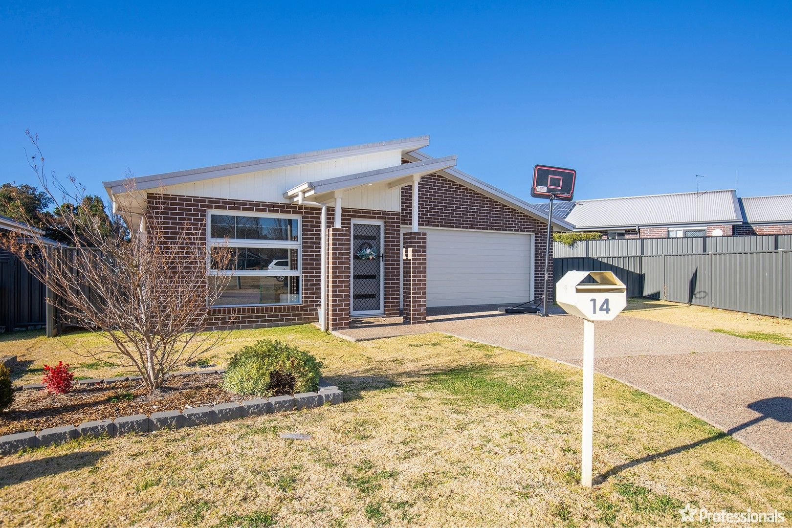 14 Greaves Close, Armidale NSW 2350, Image 0