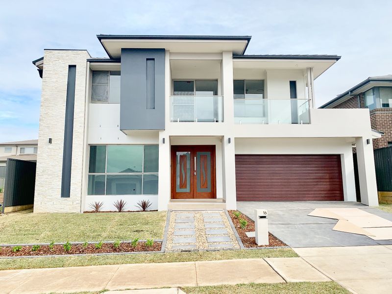 5 bedrooms House in 16 Zeppelin Road EDMONDSON PARK NSW, 2174