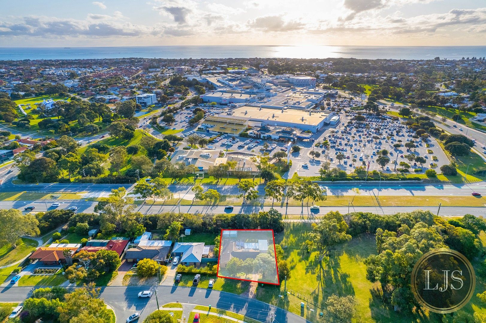 5 bedrooms House in 76 Oxley Avenue PADBURY WA, 6025