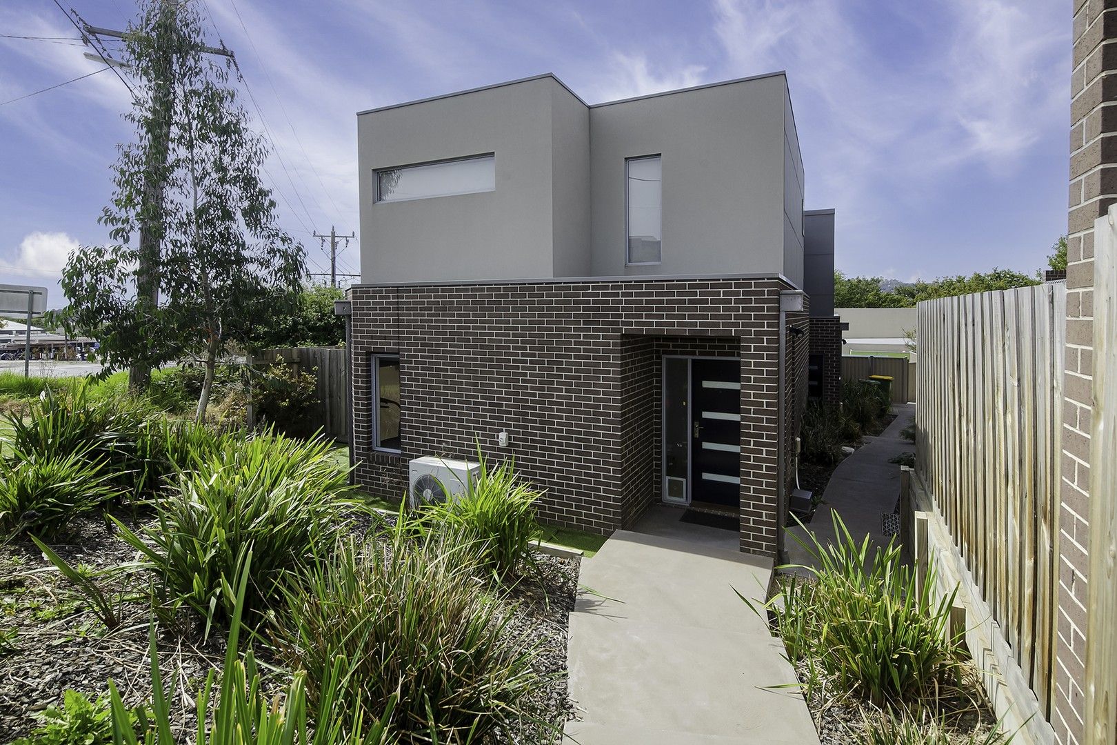 2 bedrooms Townhouse in 6 Leaves Close LILYDALE VIC, 3140