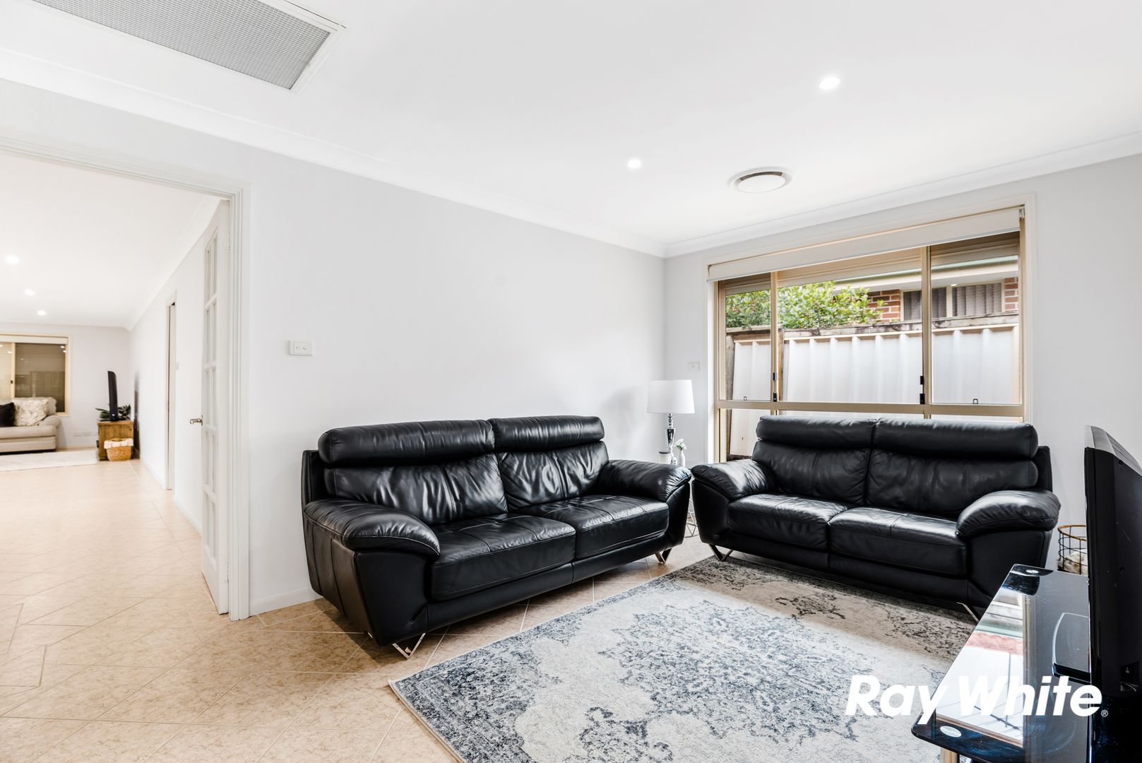 15 St Helens Close, West Hoxton NSW 2171, Image 2