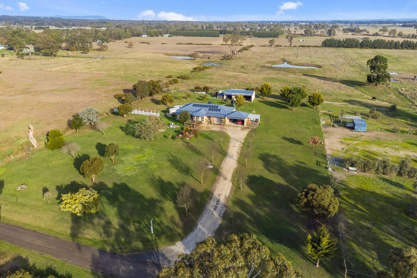 33 Wolfe Road, Kyneton VIC 3444, Image 0