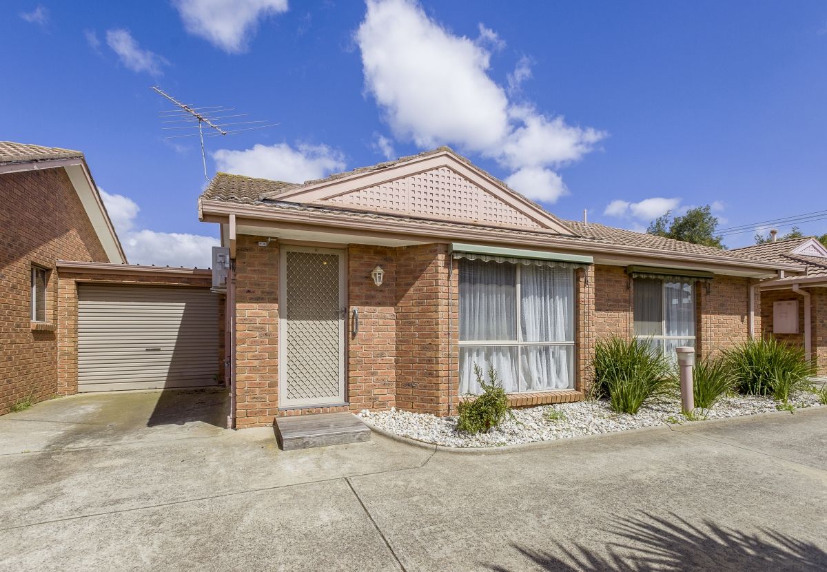 2/13 Deutgam Street, Werribee VIC 3030, Image 0