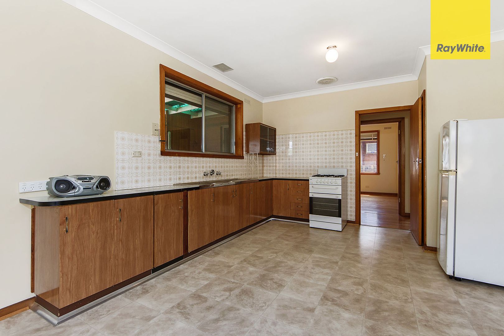 51 Chedgey Drive, St Albans VIC 3021, Image 2