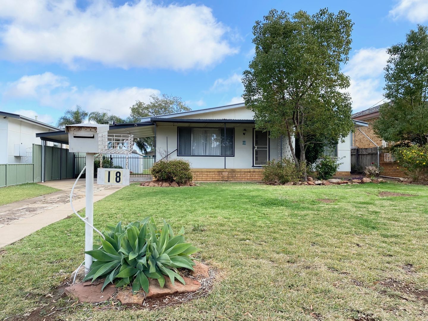 3 bedrooms House in 18 TURNER STREET GRIFFITH NSW, 2680