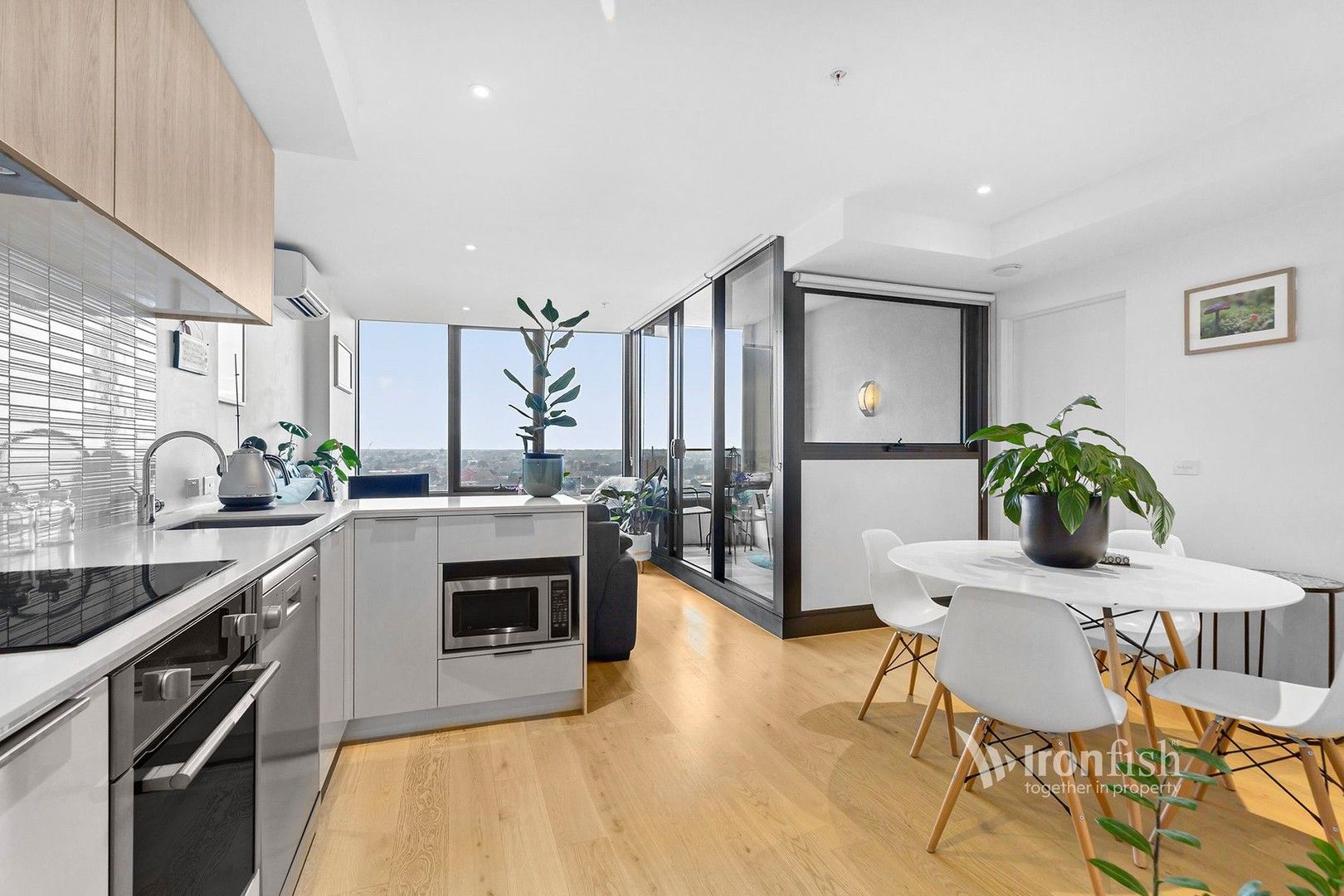 1 bedrooms Apartment / Unit / Flat in 1105/3-5 St Kilda Road ST KILDA VIC, 3182