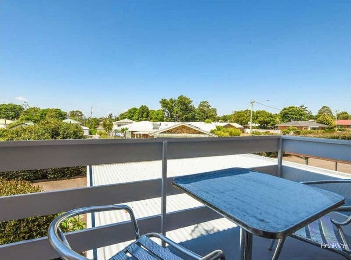 8 & 9/9 Whitefriars Street, Rockville QLD 4350, Image 1