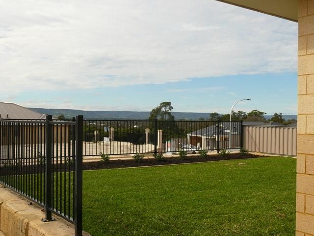 17 Tranquility Crescent, Aveley WA 6069, Image 2