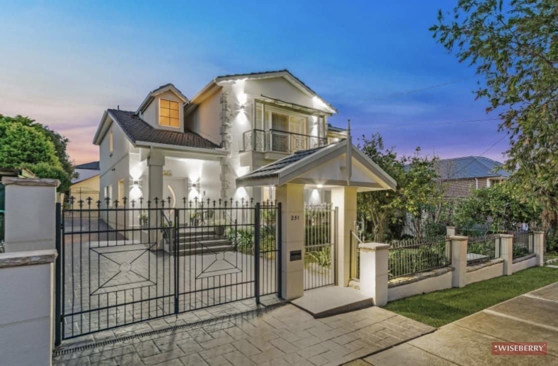 6 bedrooms House in 251 Wangee road GREENACRE NSW, 2190