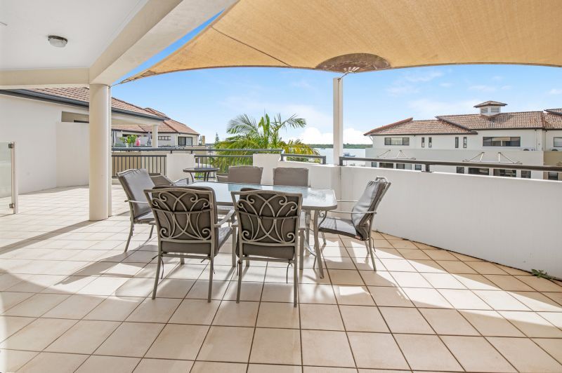 303/392 Marine Parade, Labrador QLD 4215, Image 2