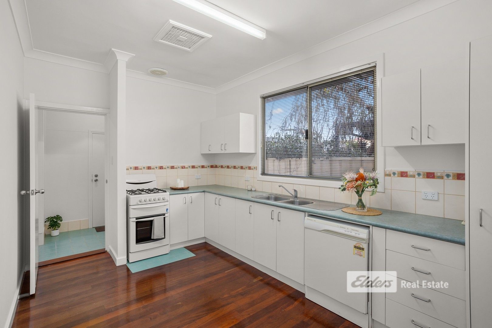 3 bedrooms House in 39 Hands Avenue CAREY PARK WA, 6230