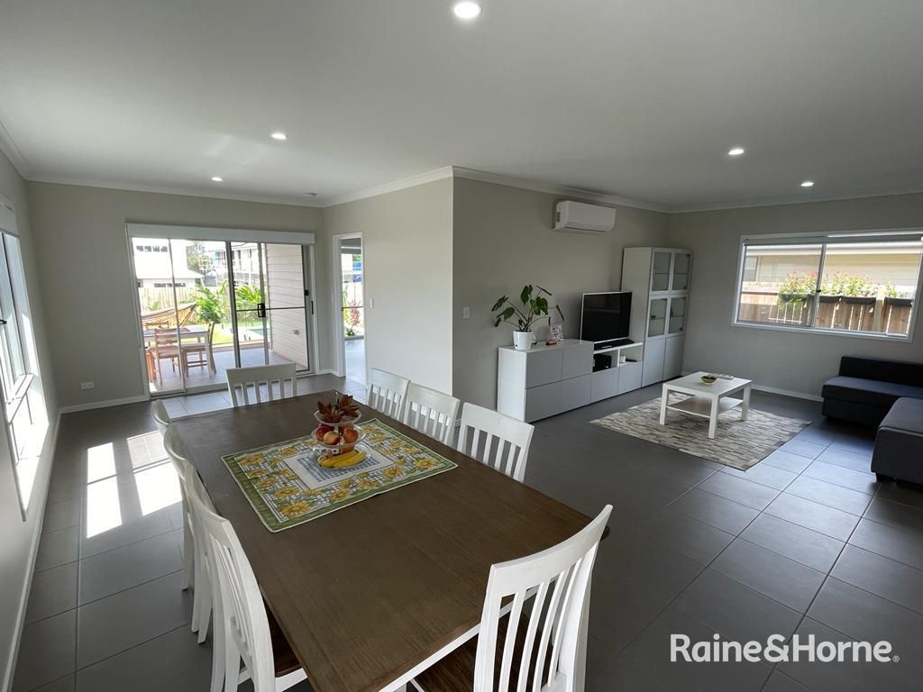 130 Broadwater Terrace, Redland Bay QLD 4165 House For Rent 700