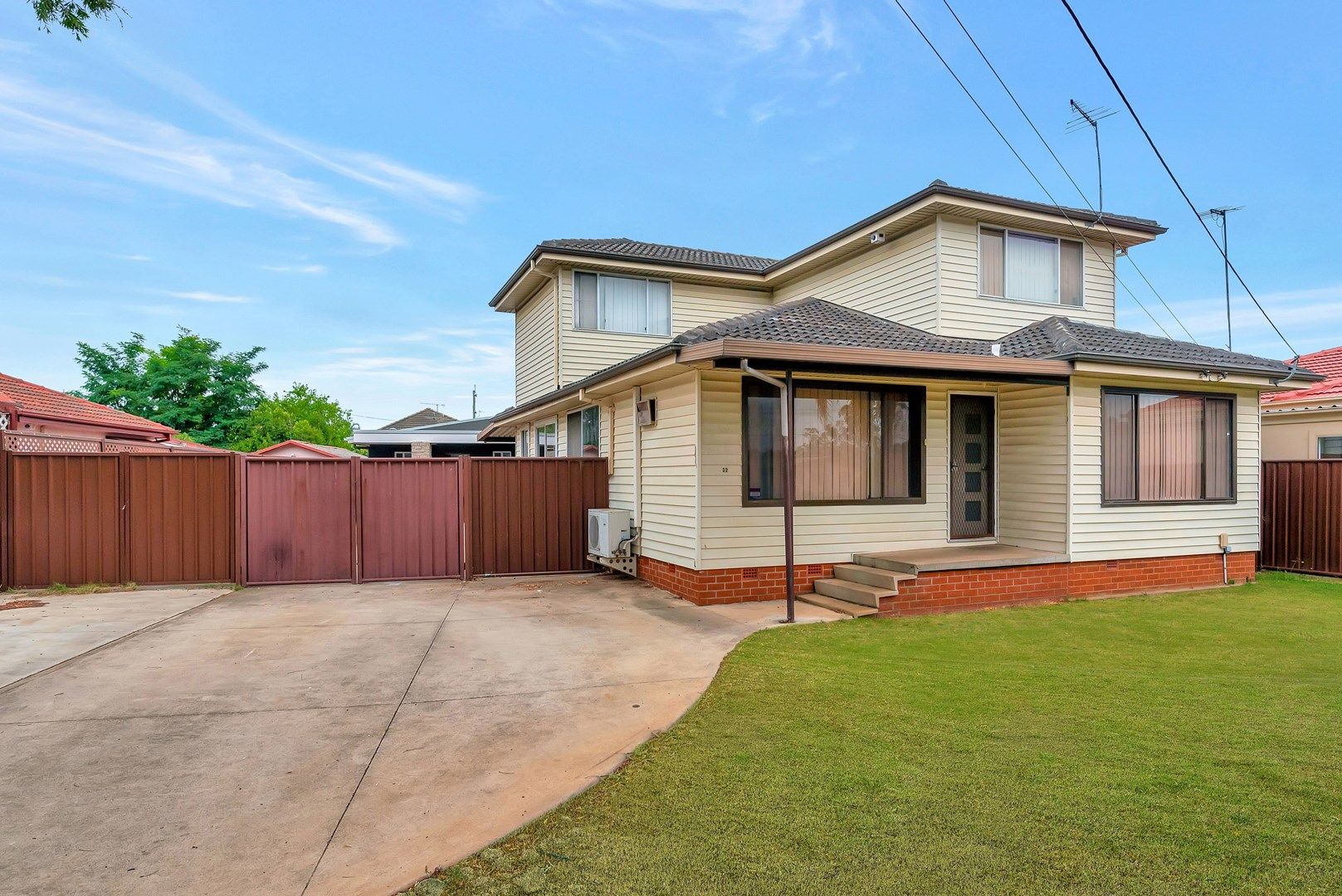 4 bedrooms House in 32 Waratah Avenue CASULA NSW, 2170