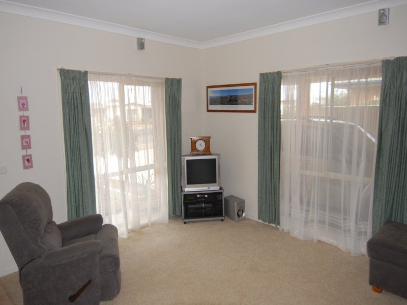 294 ALBERT STREET, Deniliquin NSW 2710, Image 2