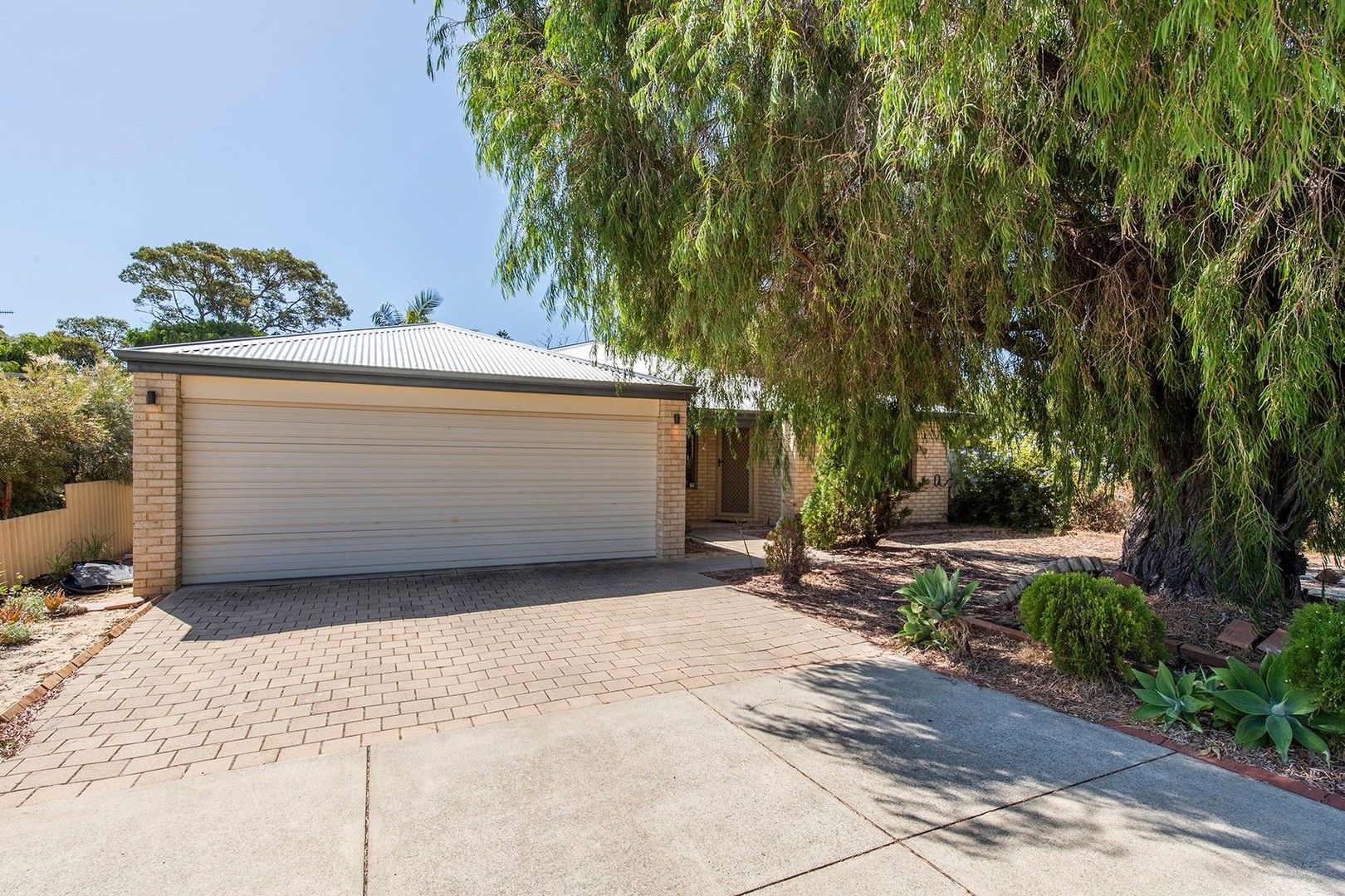 4 bedrooms House in 10A Mathew Street FALCON WA, 6210