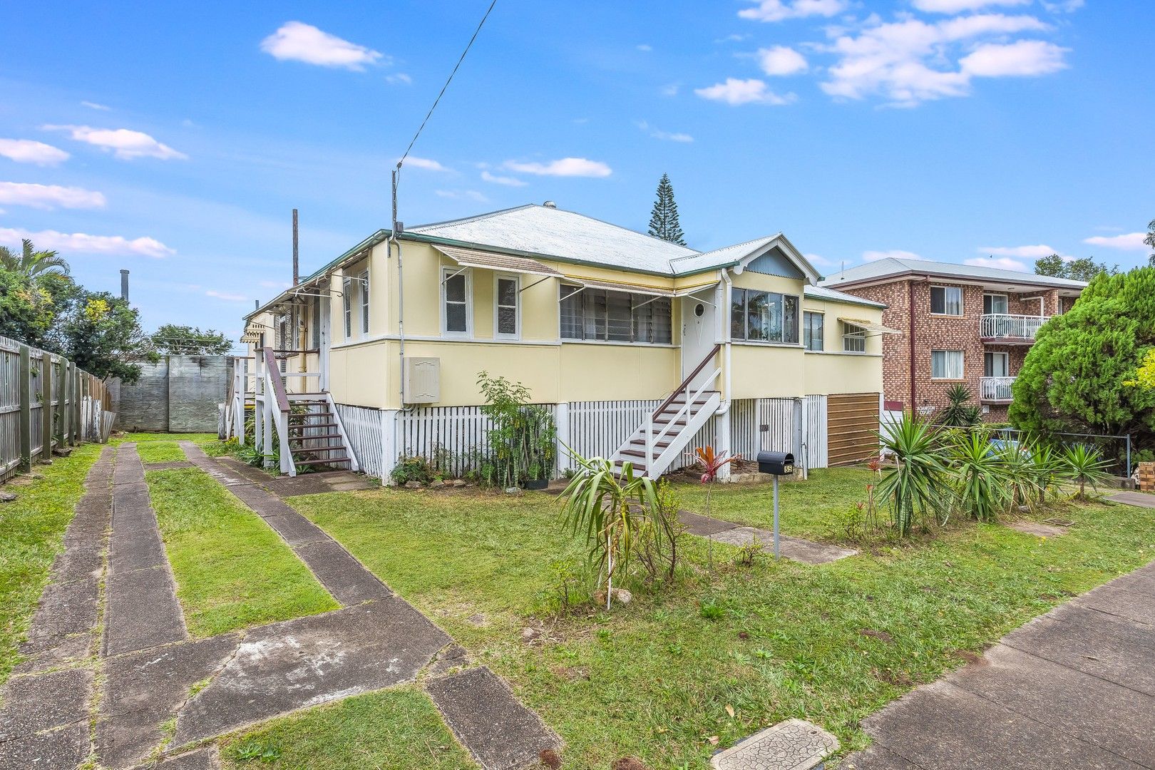 1 bedrooms Apartment / Unit / Flat in Flat 2/55 Adamson Street WOOLOOWIN QLD, 4030
