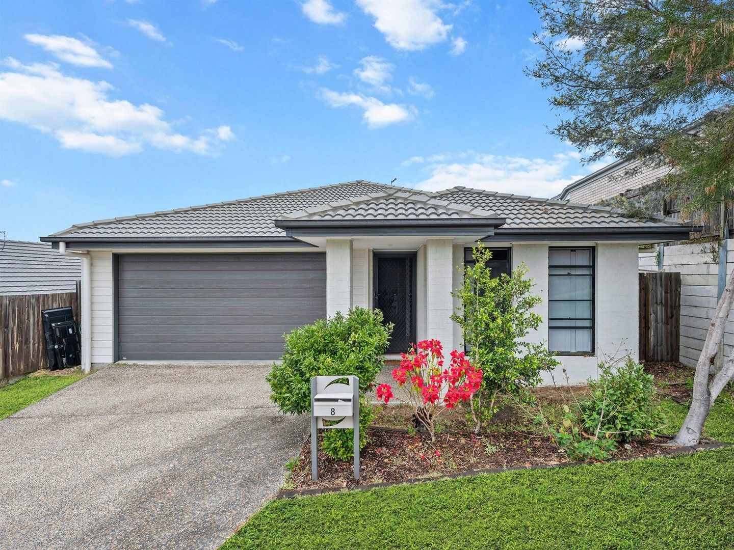 4 bedrooms House in 8 Joseba Place SPRINGFIELD LAKES QLD, 4300