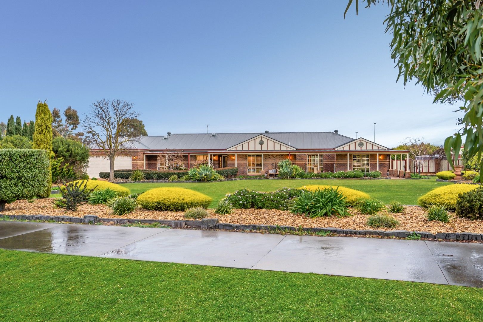 4 bedrooms House in 7 Rolling Meadows Drive SUNBURY VIC, 3429
