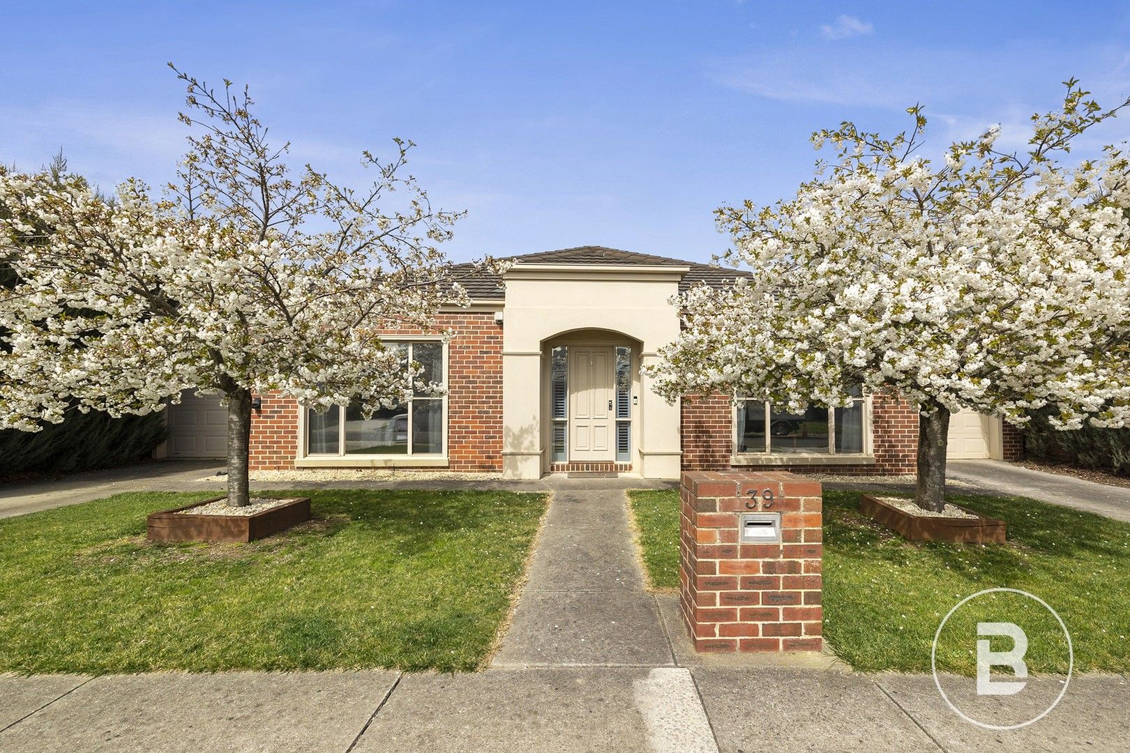 4 bedrooms House in 39 Belltower Avenue ALFREDTON VIC, 3350