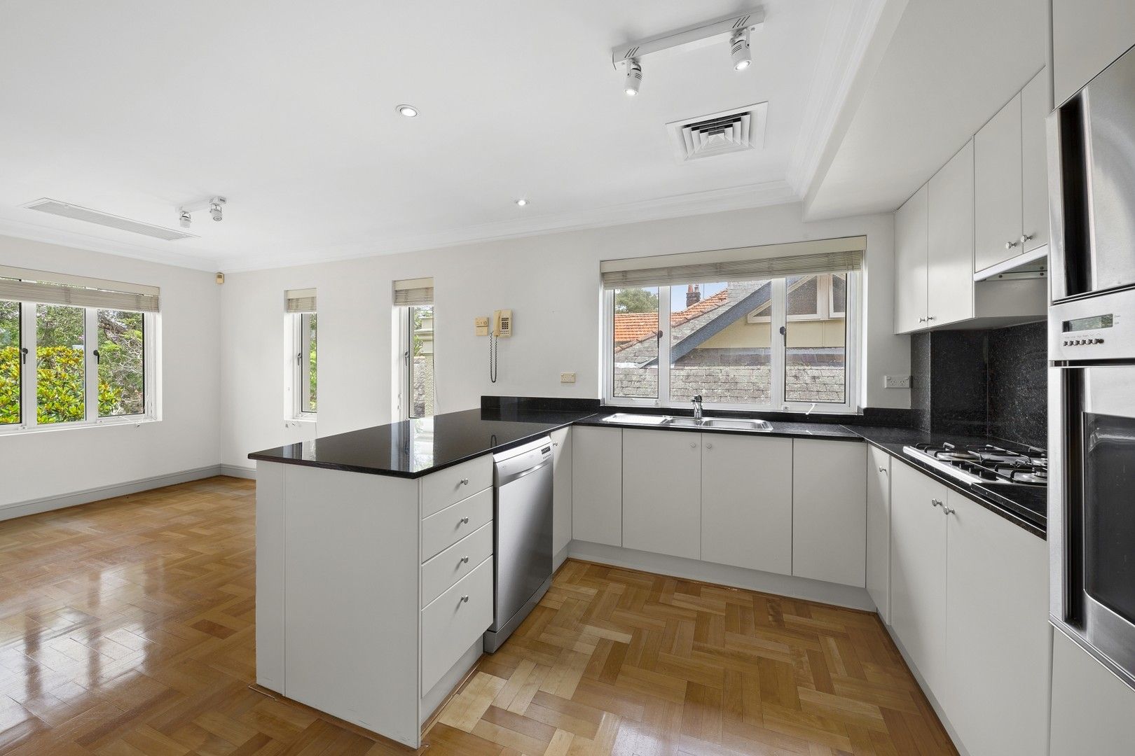 3 bedrooms Apartment / Unit / Flat in 3/121 Cremorne Road CREMORNE POINT NSW, 2090