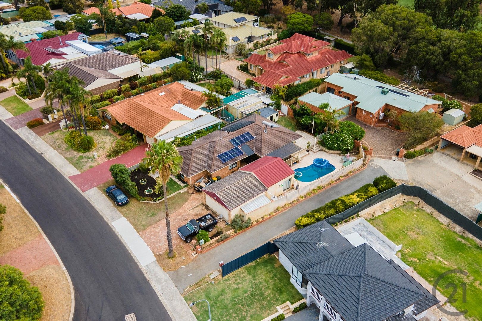 5 bedrooms House in 13 Tennyson Avenue HALLS HEAD WA, 6210